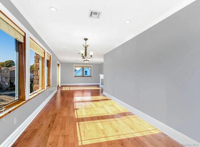 Foto del edificio - 113 Maple Pl