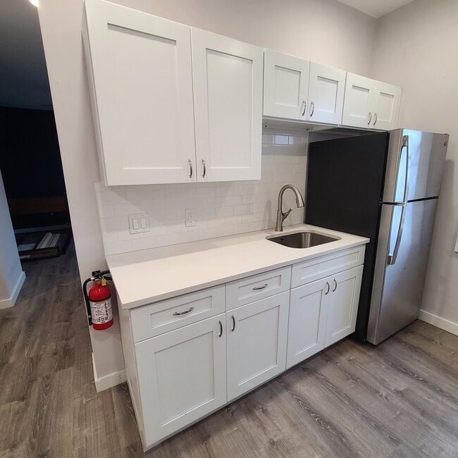 Refrigerador incluido - 39 74th St