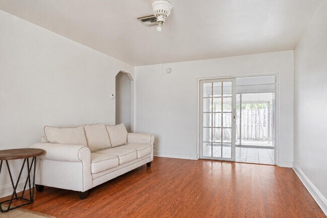 Foto del edificio - 5078 Ambler Ln