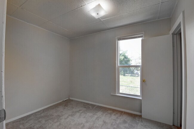 Building Photo - 1234 E 27th Ave