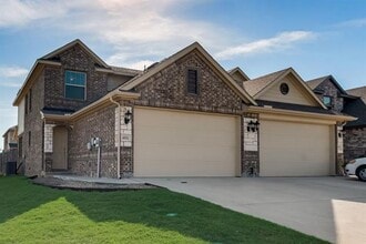 Building Photo - 4929-4931 Sanger Cir Dr