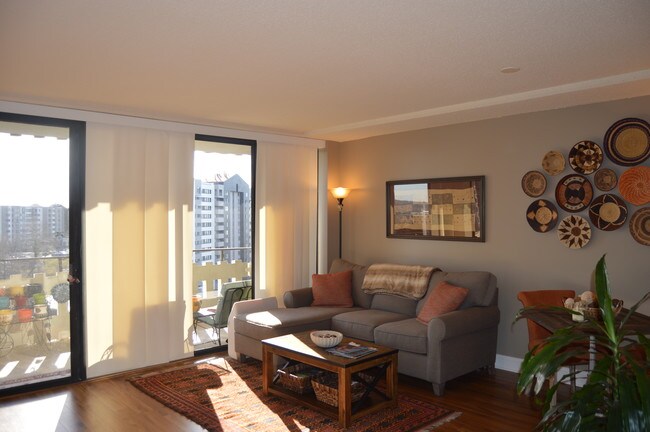 Foto del edificio - 6301 Stevenson Ave