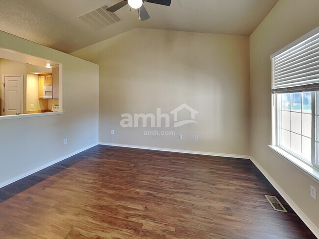 Foto del edificio - 19782 Amherst Ave