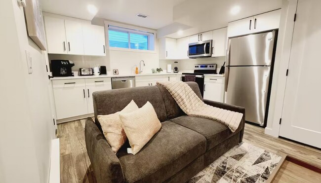 Building Photo - 385 Chelsom Mnr