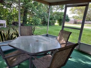 Building Photo - 1240 Chelsea Ln