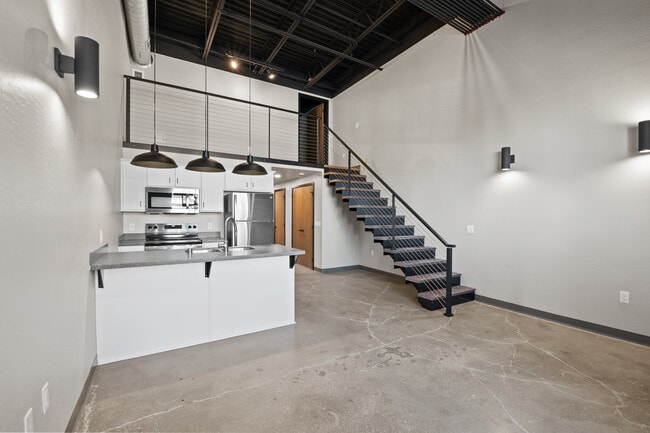 Building Photo - City Center Lofts