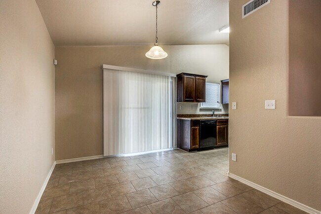 Foto del edificio - Beautiful Northeast 1-Story Home with Refr...