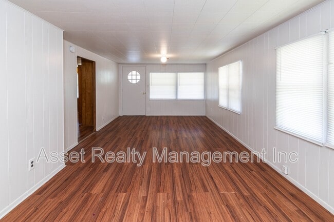 Building Photo - 102 Wainwright Rd
