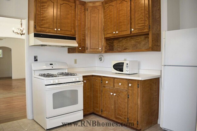 Building Photo - 5072 7th Ave