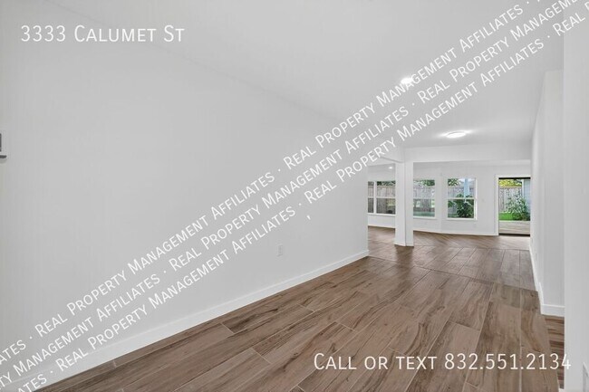 Building Photo - 3333 Calumet St