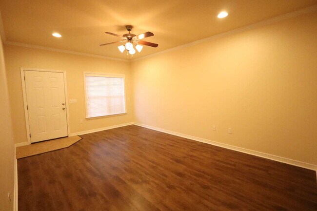 Building Photo - "Spacious 3-Bedroom Townhouse in Fort Walton Beach!"