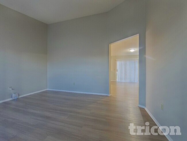 Foto del edificio - 2950 Bedford St