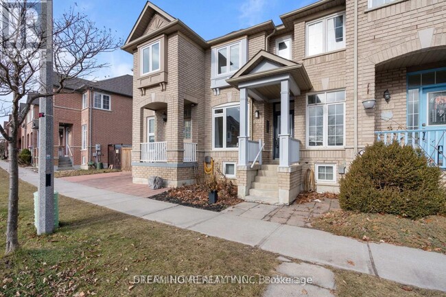 Building Photo - 206 Bur Oak Ave