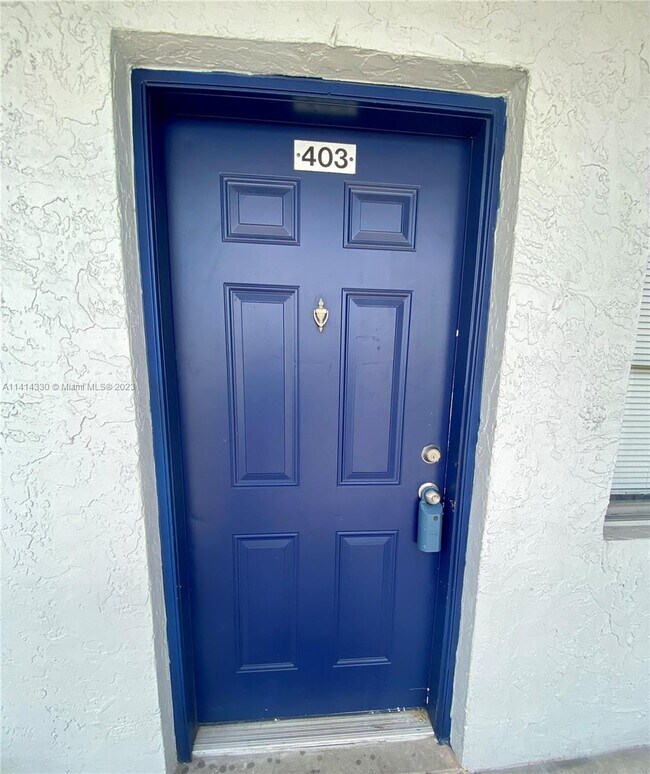 Foto del edificio - 8740 N Sherman Cir