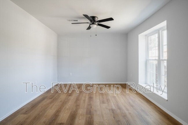 Building Photo - 749 Pleasant St