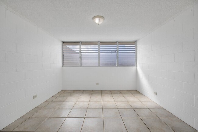 Foto del edificio - *** Newly Upgraded 3 bedroom / 1 bath Great Location/Amazing Price!!Must see!!Don't Miss Out (Uni...