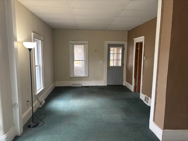 Building Photo - 305 N Elm Ave