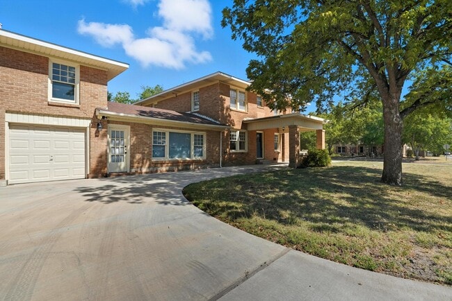 Building Photo - 1350 Amarillo St