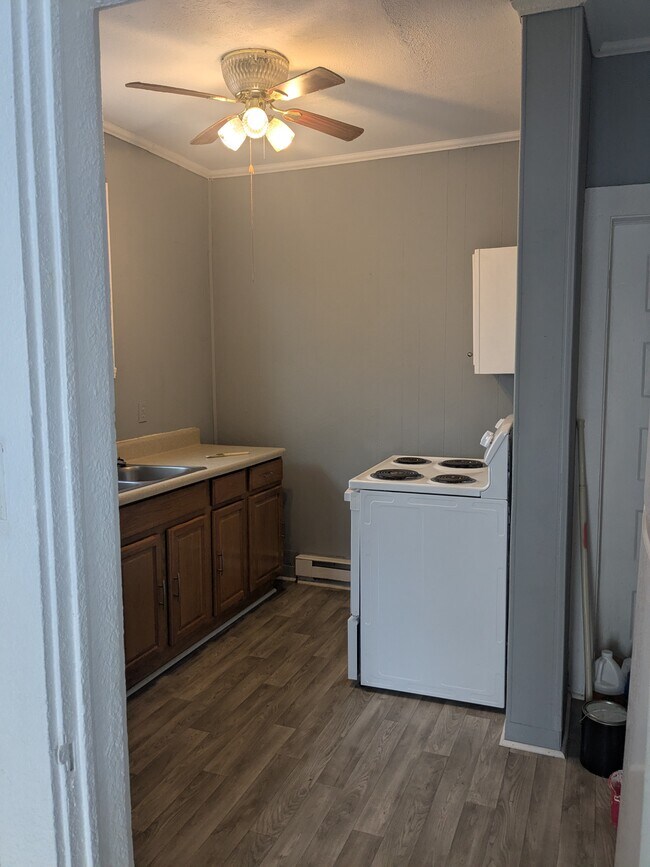 Foto del edificio - 718 W Main St