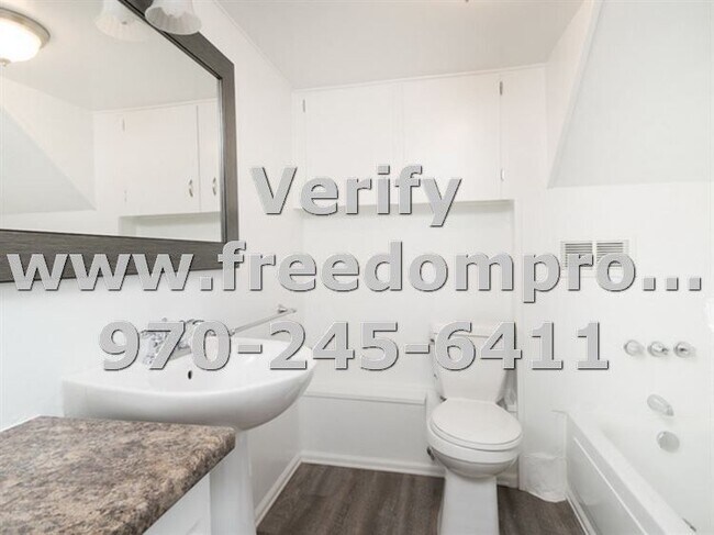 Foto del edificio - Cute updated lower level apartment
