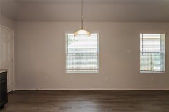 Building Photo - 2700 Lina Dr