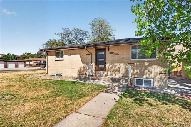 Building Photo - 9050 N Elm Ct