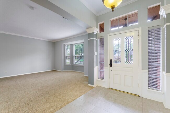 Building Photo - 15950 Meadowside Dr