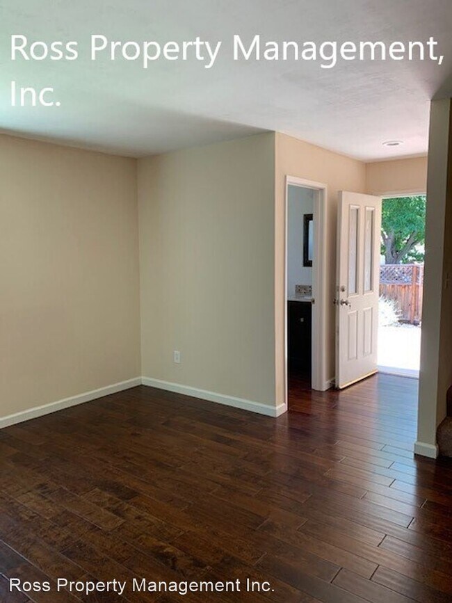 Building Photo - 4 br, 2.5 bath House - 7006 Locust Court