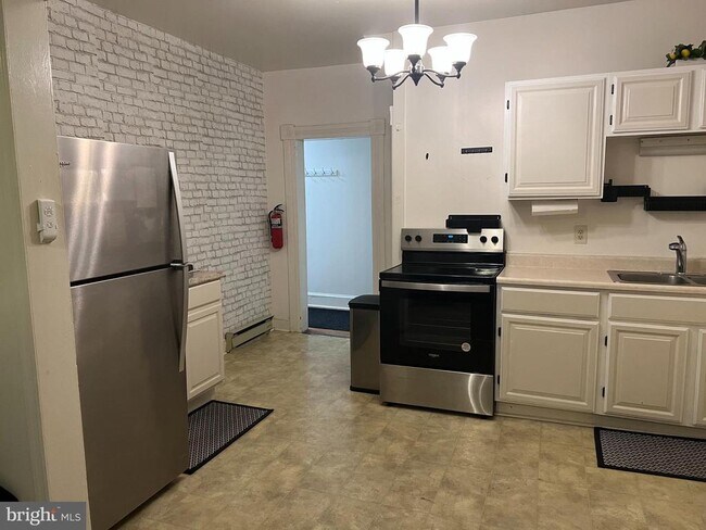 Foto del edificio - 110 S Charles St