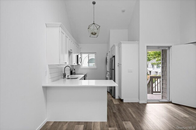 Building Photo - 220 Montauk Hwy