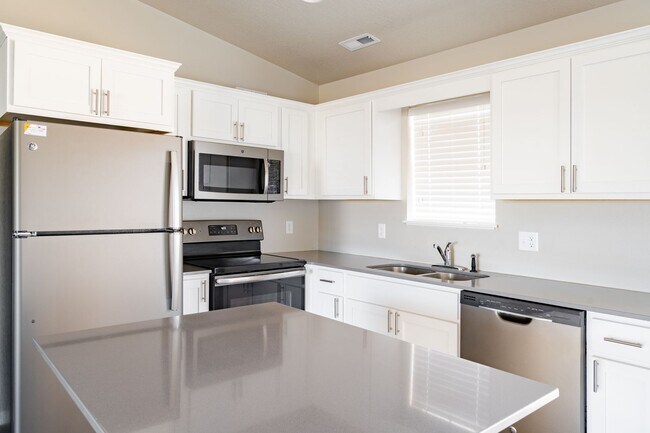 Foto del edificio - Modern Elegance Beckons at Summerland Park: Discover New 2 Bed, 2 Bath Luxury Living in Waterloo,...