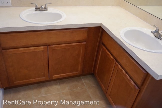 Foto del edificio - 521 Westpoint Garden Cir