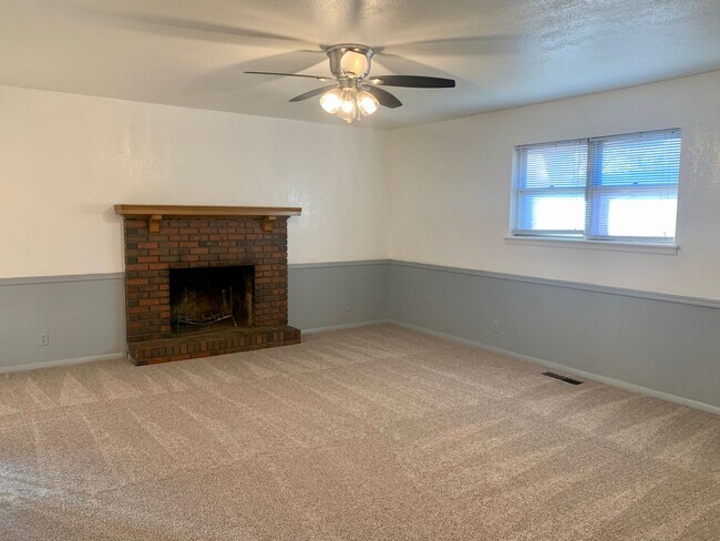 Foto del edificio - 3 Bed, 2 Bath Home in the Village!