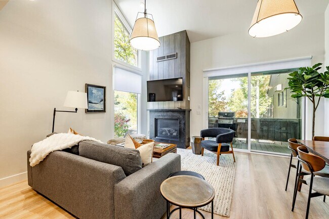 Foto del edificio - Luxury Condo Retreat at the base of Park C...