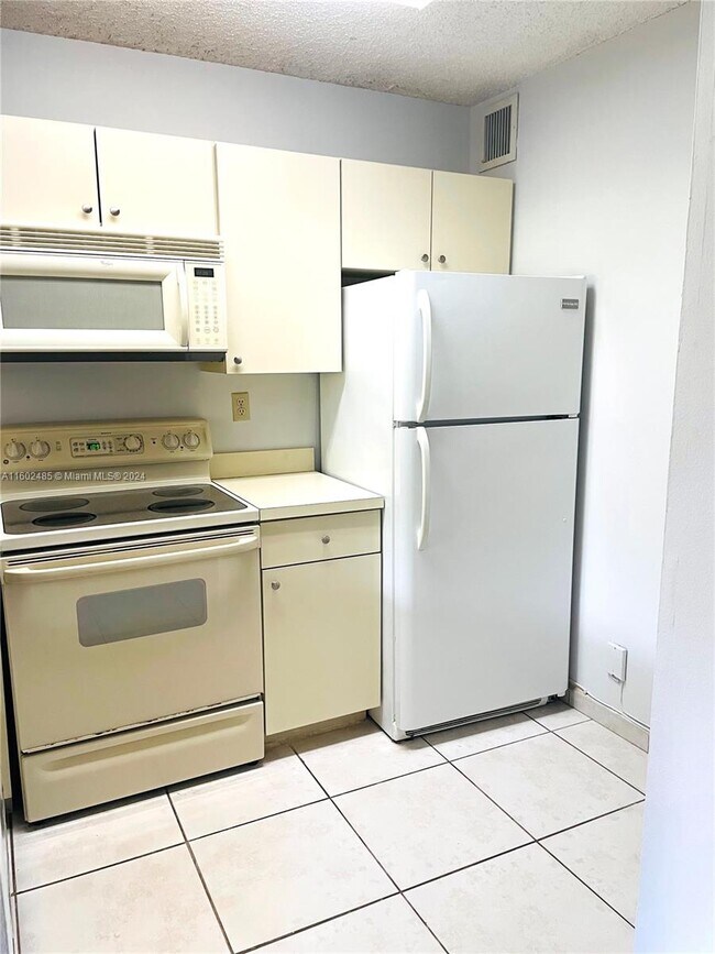 Building Photo - 13904 SW 90th Terrace