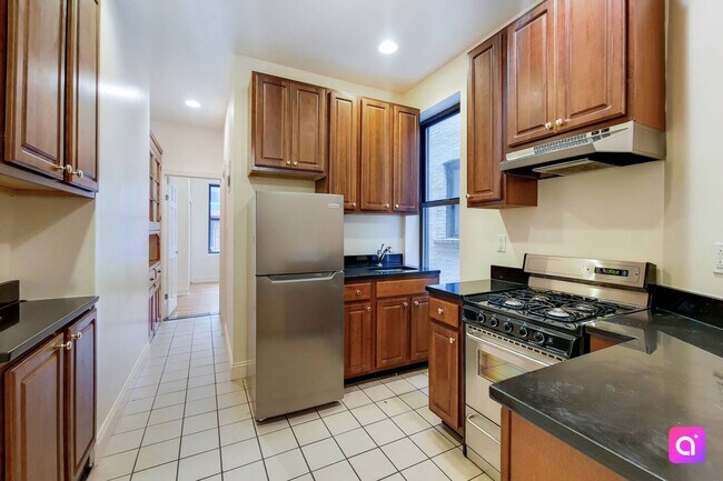 Building Photo - 211 W 80th St