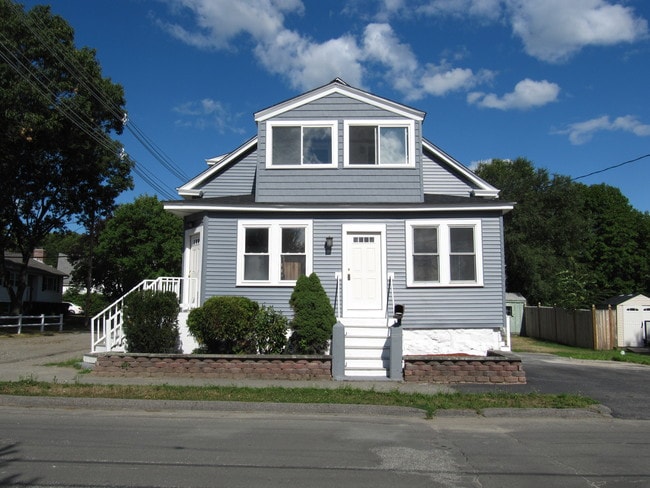Building Photo - 43 Edgewater Ave