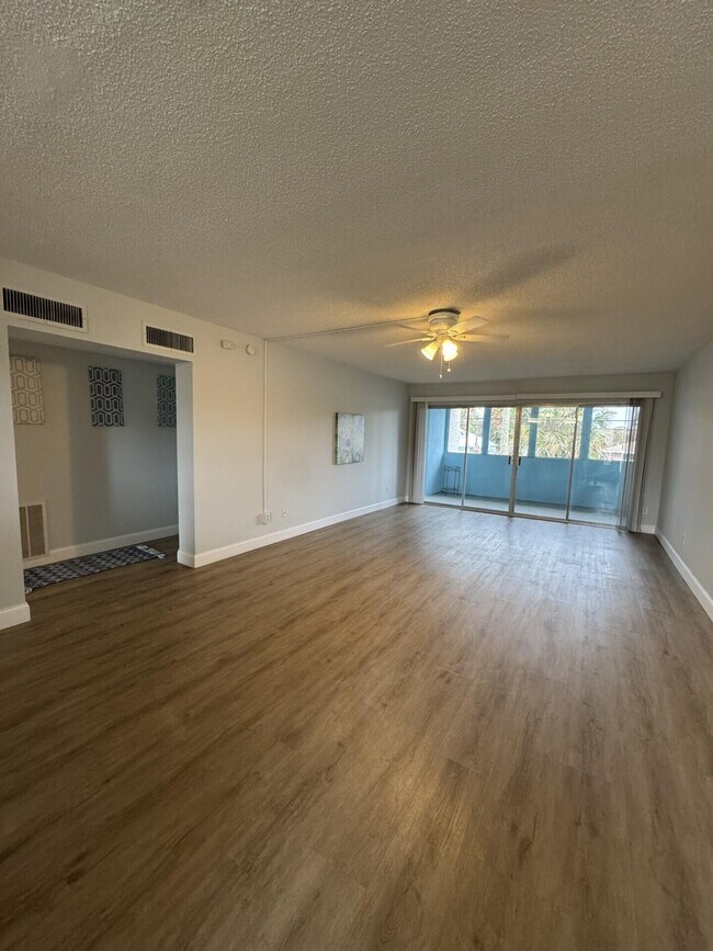 Foto del edificio - 1310 NE 14th Ct