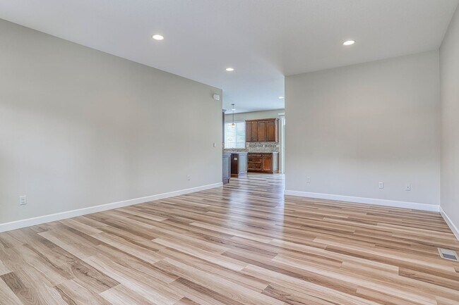 Building Photo - Spacious 4-Bedroom 3 Full Bathroom 2-Story...