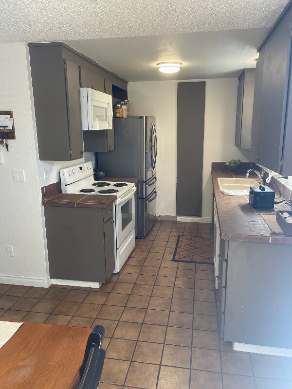 Foto del edificio - 6115 S Thompson Ave