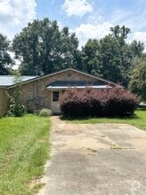Building Photo - 9720 Sandpiper St