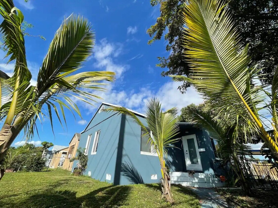 Foto principal - Centrally Located 3/2 Available Soon