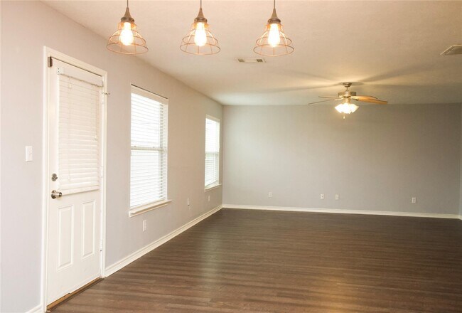 Building Photo - 2419 Fox Water Dr
