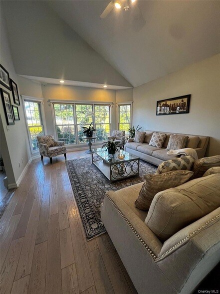 Foto del edificio - 6 Kara Ct