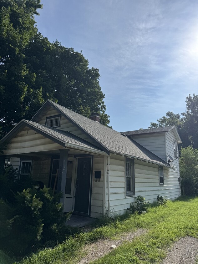 Primary Photo - 1040 NE Oakland Ave