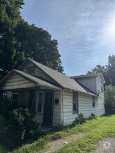 Building Photo - 1040 NE Oakland Ave