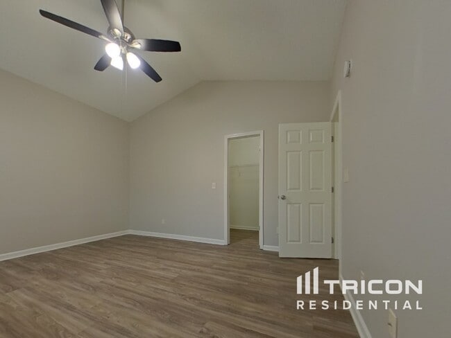 Building Photo - 101 Royal Crest Dr