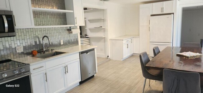 Foto del edificio - 701 NE 8th St