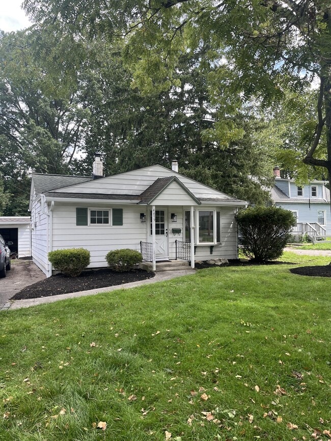 Building Photo - 4459 Silverdale Rd