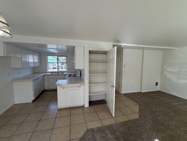 Foto del edificio - 4338 Ward Pl NE